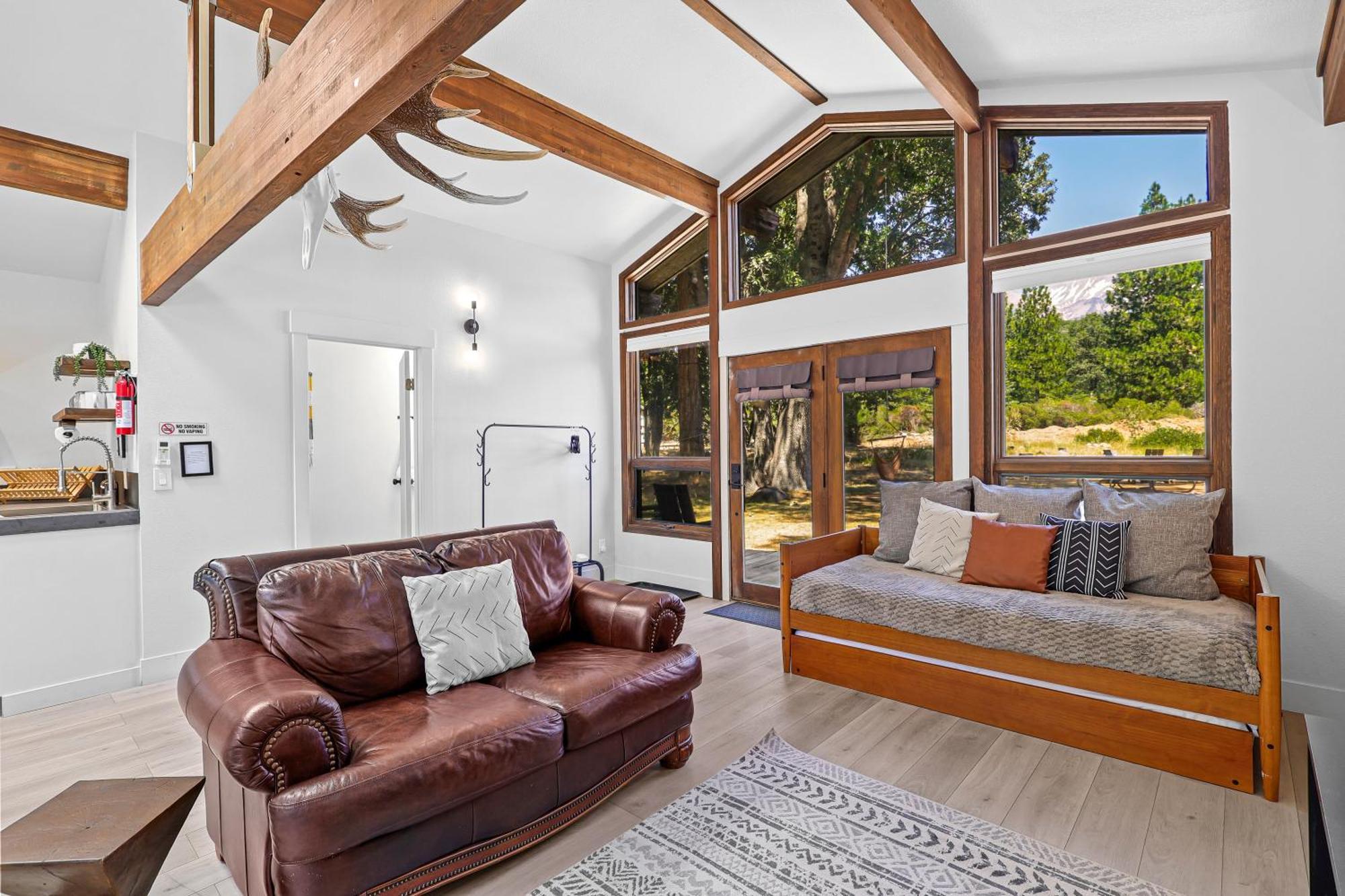 Basecamp Lodge 夏斯塔山 外观 照片